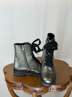 NIB Bos. & Co. Paulie Boot Pewter Patent Leather w/ Bow Side Zip #0298 EU 41
